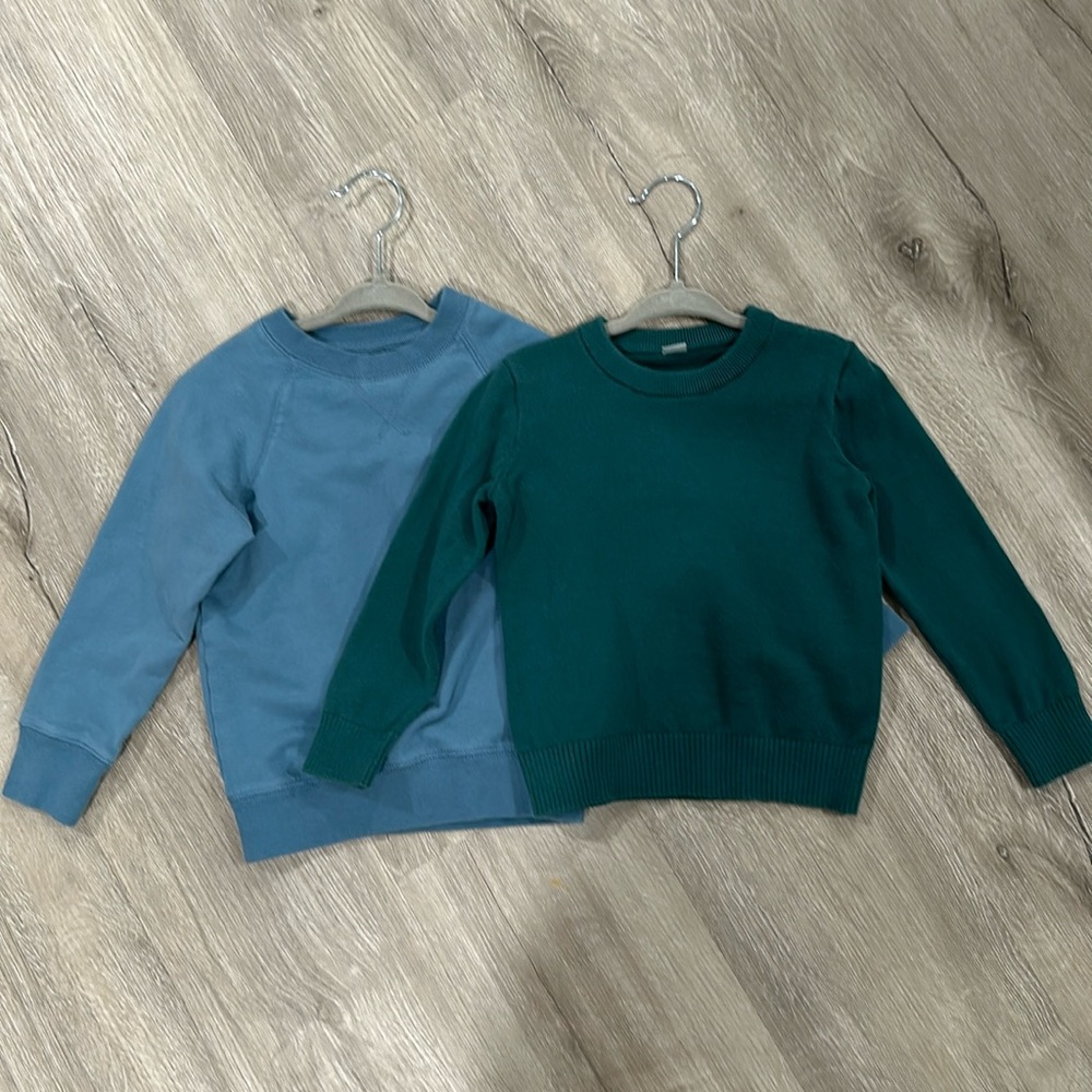 Primary sweatshirt and sweater. Size 3